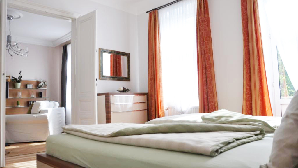 Ruhiges Schlafzimmer in großzügiger Wiener Ferienwohnung für längere Aufenthalte