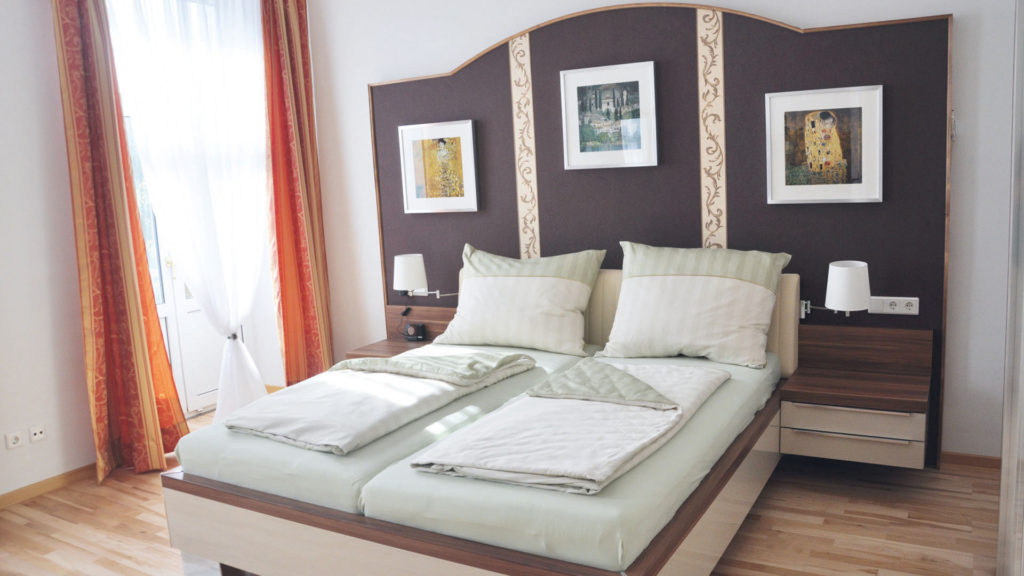 Ruhiges Schlafzimmer in großzügiger Wiener Ferienwohnung für längere Aufenthalte