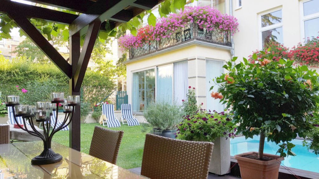 Garten mit Pool bei ruhiger Ferienwohnung in Wien nahe Schönbrunn